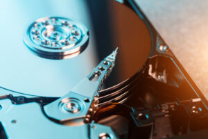 חדר נקי Class 100: מדוע אסור לפתוח דיסק קשיח בבית?